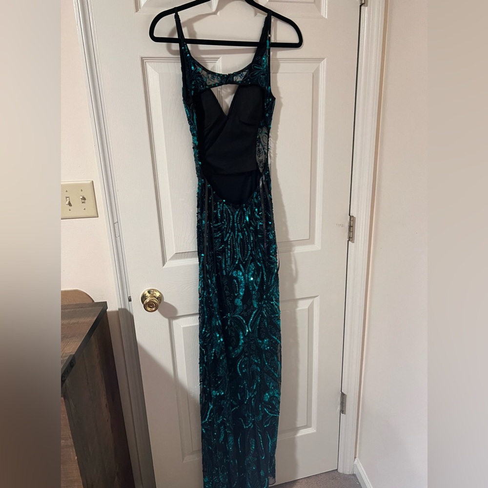 PROM DRESS - Picture 4 of 4